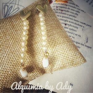 Alquimia Gold and White Elegant Earrings